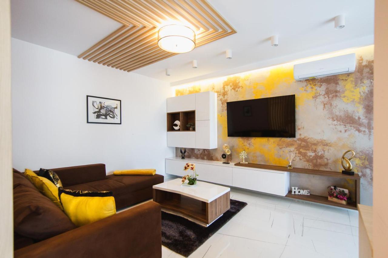 Romantic Getaway At West Residence 오라데아 외부 사진