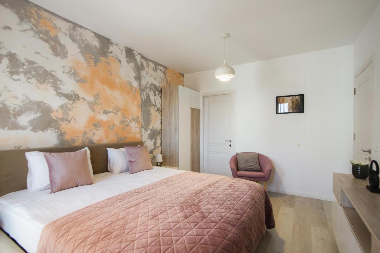 Romantic Getaway At West Residence 오라데아 외부 사진